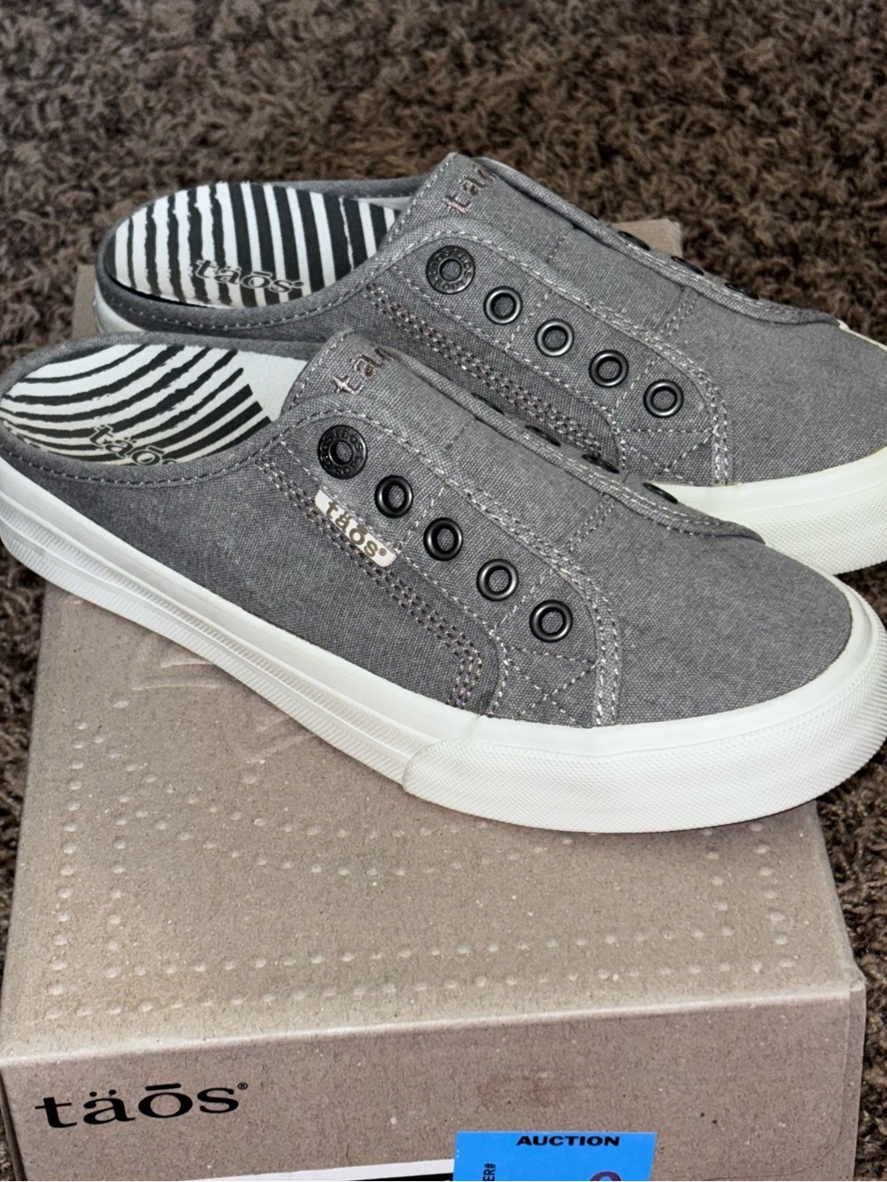 TAOS Women’s EZ Soul Mule Sneakers Size 6 Slip On Grey Wash Canvas Shoes